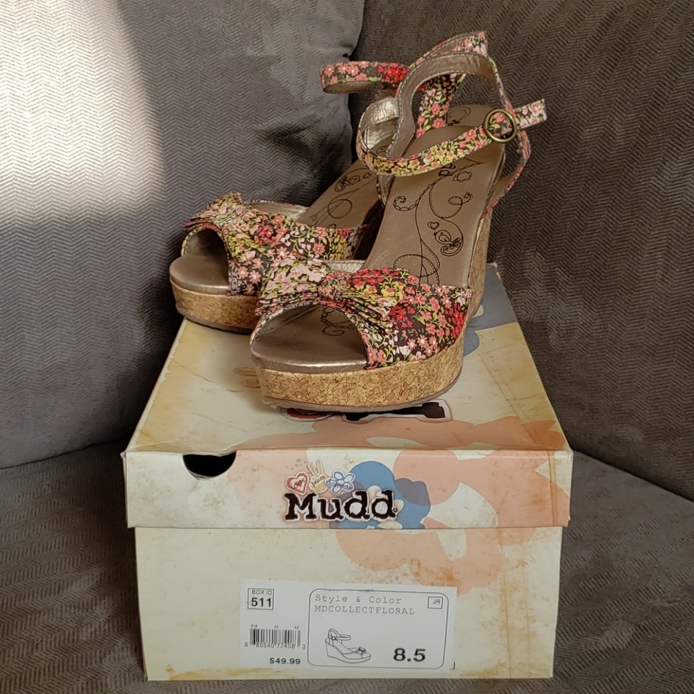 Mudd Floral Wedges Sz. 8.5